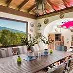Golden Mile Villa Close To Beach