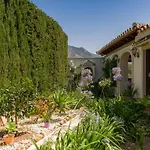 Golden Mile Villa Close To Beach