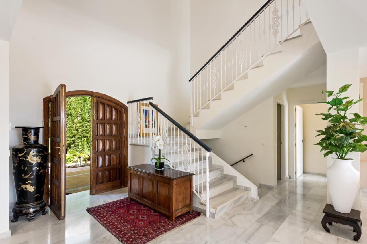 Villa Golden Mile Close To *